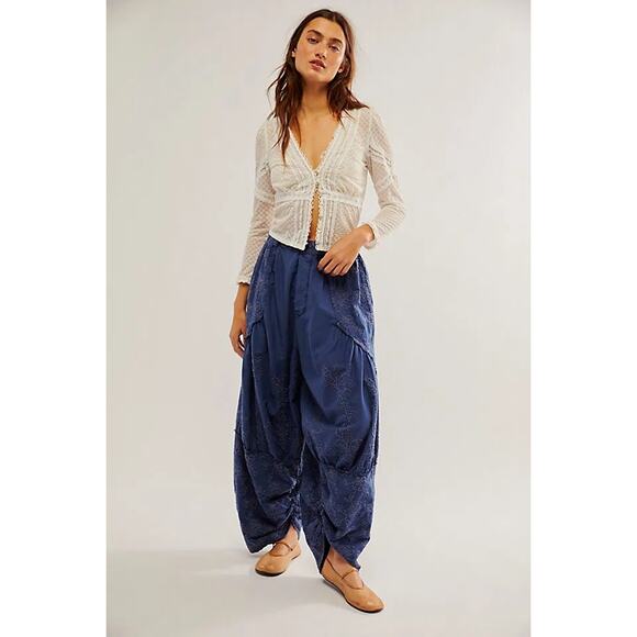 New FREE PEOPLE Easy Love Embroidered Pull-On Pants $228 MEDIUM Midnight Rain - Picture 1 of 5